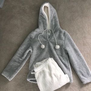 Fuzzy hooded sweatshirt with pants